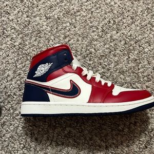 Women’s Air Jordan mid SE USA
